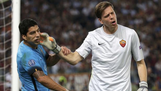 Luis Suarez und Roma-Keeper Wojciech Szczesny gerieten aneinander.