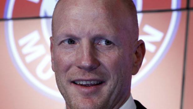 Bayern Munich&#039;s sports director Matthias Sammer poses for media after a news conference in Munich July 3, 2012. REUTERS/Michaela Rehle (GERMANY - Tags: SPORT SOCCER HEADSHOT)