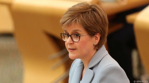 Schottlands Nicola Sturgeon gibt Delta-Variante zu denken