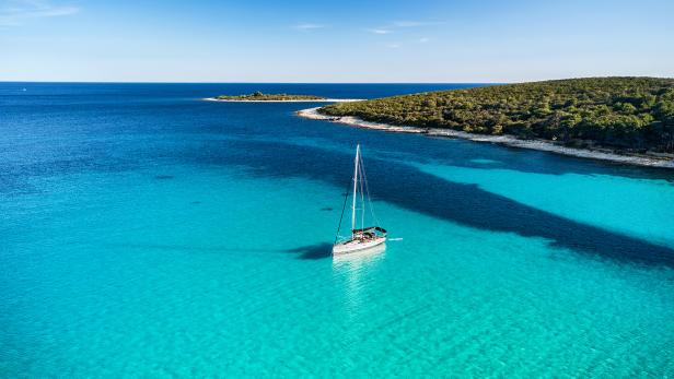 Der beste Weg, die Küste und die Inseln der Region Zadar zu erkunden, ist ein Segeltrip