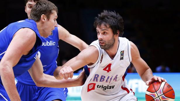 FRANCE BASKETBALL FIBA EUROBASKET 2015 Milos Teodosic (re.) steht mit Serbien im Semifinale.
