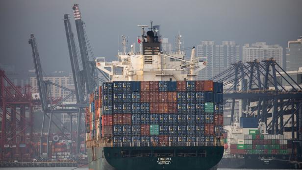 Wegen Corona in Südchina: Ein Mega-Stau lähmt den Welthandel