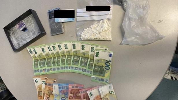 Drogenduo in Wien: Speed und Bargeld in Wohnung gefunden