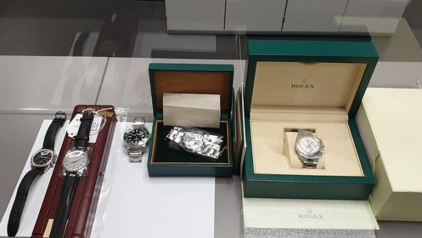 Uhren im Wert von 155.000 Euro am Flughafen Wien sichergestellt
