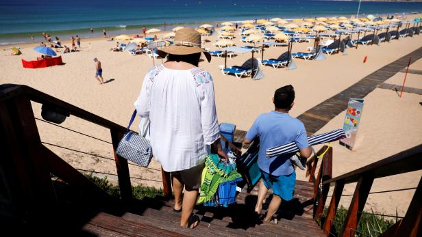 FILE PHOTO: People arrive at Gale beach amid the coronavirus disease (COVID-19) pandemic, in Albufeira