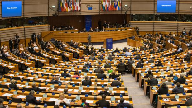 Blick in den Plenarsaal des Europäischen Parlaments während einer Sitzung.