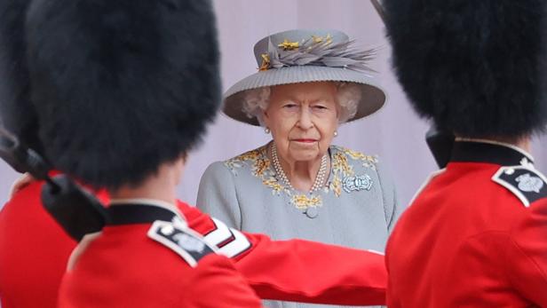 Queen Elizabeth kurz davor, die letzte Karte gegen Harry auszuspielen
