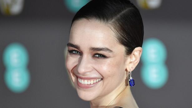 Emilia Clarke zeigt sich ohne Make-up und wird für Alterserscheinungen kritisiert