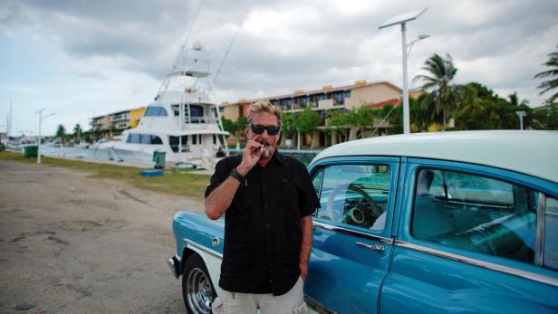 Der britisch-amerikanische Programmierer und IT-Unternehmer John McAfee 2019 in Havanna, Kuba.