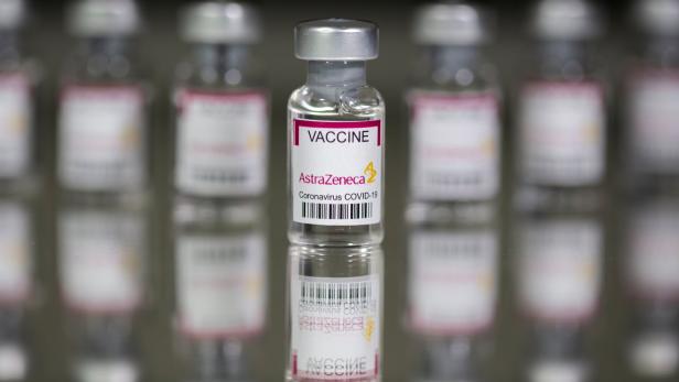 Die zweite Teilimpfung mit dem Impfstoff von Astra Zeneca soll nicht mehr nach zwölf, sondern bereits nach vier bis acht Wochen stattfinden.