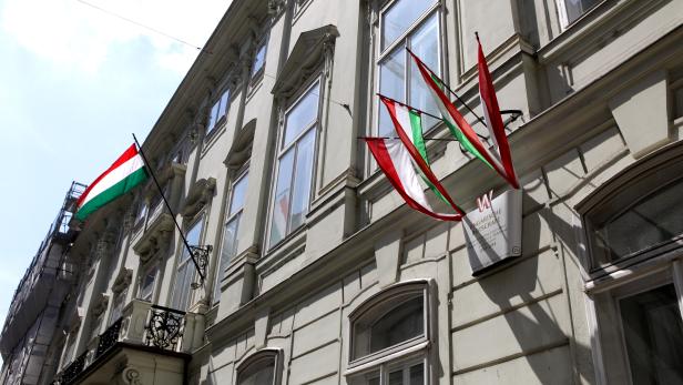 Protestkundgebung für LGBTIQ-Rechte vor ungarischer Botschaft in Wien