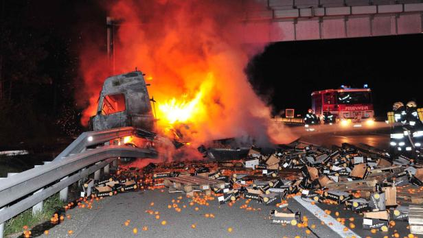 Lkw in Flammen legte Westautobahn lahm