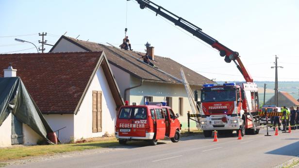 Aufräumarbeiten in Schrattenberg gehen weiter