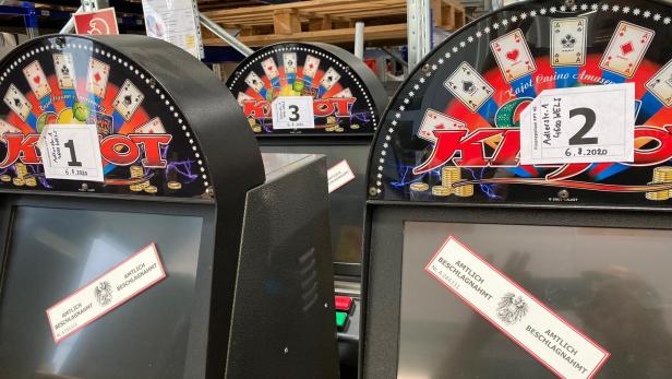 Großrazzia in OÖ: 750 Glücksspielautomaten in Lagerhalle gefunden