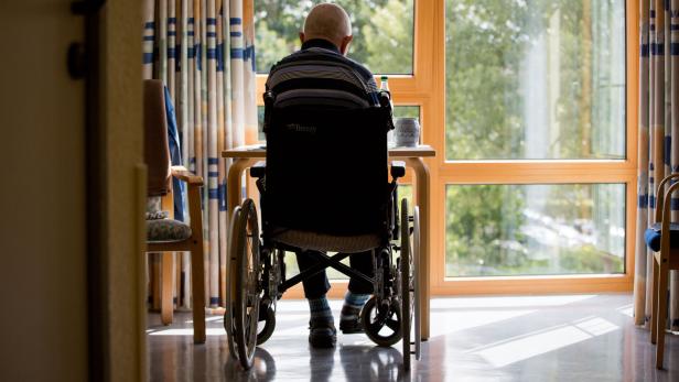 Besuchseinschränkungen in Alten- und Pflegeheimen sollen fallen