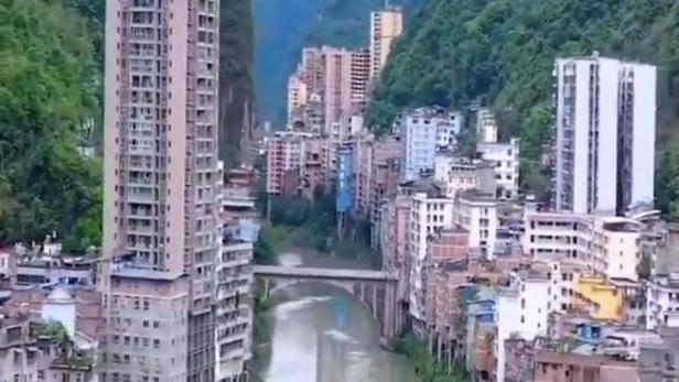 Spektakuläres Video: Die schmalste Stadt der Welt