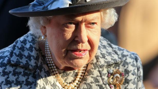 Queen Elizabeth auf dem Weg zu Prinz Harry