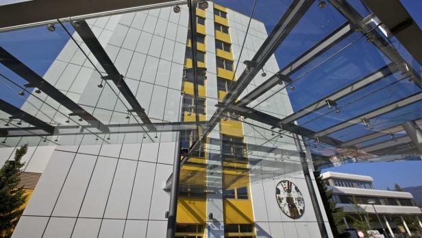 LKH Villach Außenansicht; Gesundheit, Behandlung, … Der Verletzte wurde ins LKH Villach gebracht.