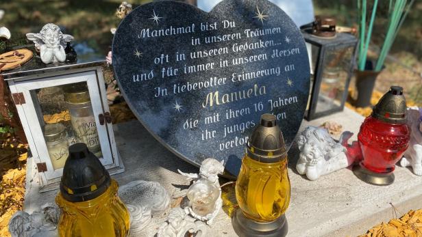 Ein Gedenkstein erinnert am Tatort in Wiener Neustadt an den Mord