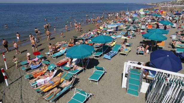 Öffentliche Strände zählen in Italien zum Gemeingut (Bild: Strand von Ostia)