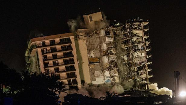 Sprengung der Gebäudereste in Miami