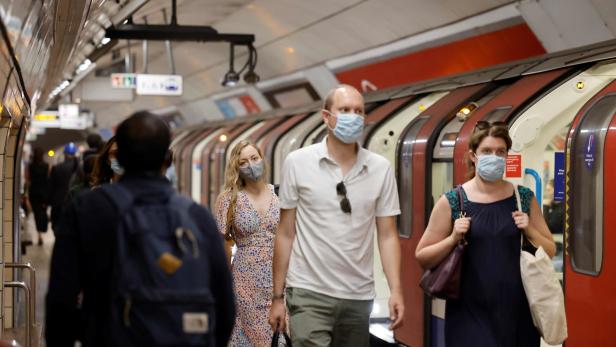 Auch die Maskenpflicht in der Londoner U-Bahn soll fallen