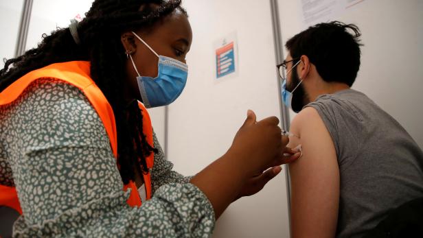 Coronavirus disease (COVID-19) vaccination campaign in Paris Coronavirus disease (COVID-19) vaccination campaign in Paris