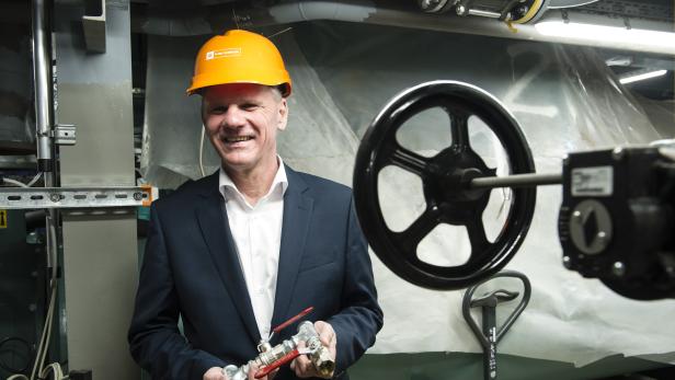 Wien-Energie-Chef Michael Strebl in einer Fernkältezentrale.