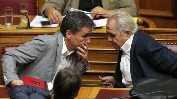 Gemauschel in der Syriza: Drahtzieher Flambouraris (re.) mit dem damaligen Finanzminister Tsakalatos