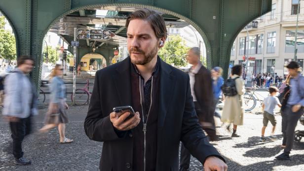 Daniel Brühls Regiedebüt reißt einem Yuppie die ach so makellose Fassade ab