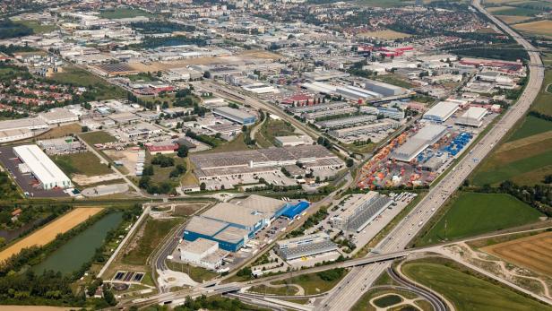 Das Wiener Umland in Niederösterreich ist eines der bedeutendsten Gewerbegebiete Österreichs, hier befindet sich auch der Ecoplus Wirtschaftspark IZ NÖ Süd in Wr. Neudorf