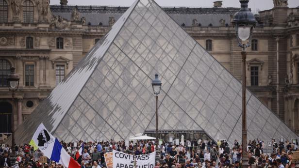 Über 160.000 Menschen protestieren gegen Corona-Regeln in Frankreich