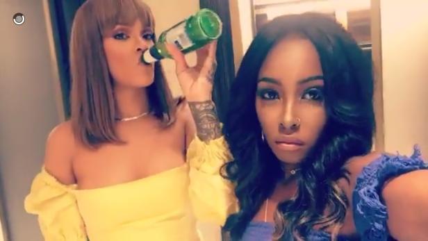 img_2928.jpg Rihanna feiert in Wiener-Bar & bedankt sich