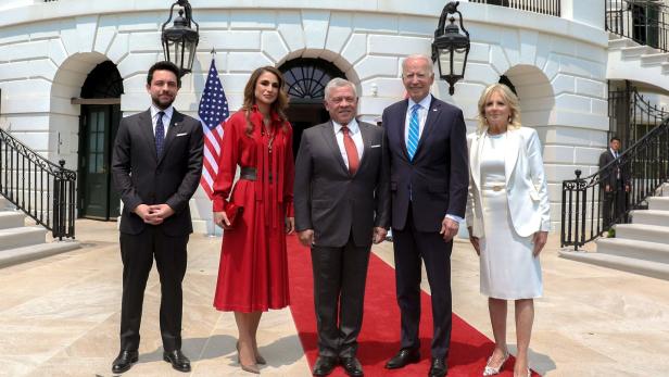 Seltener Auftritt: Königin Rania beehrt (ganz in Rot) das Weiße Haus