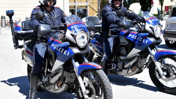 Motorradpolizist im Waldviertel von Klein-Lkw niedergefahren