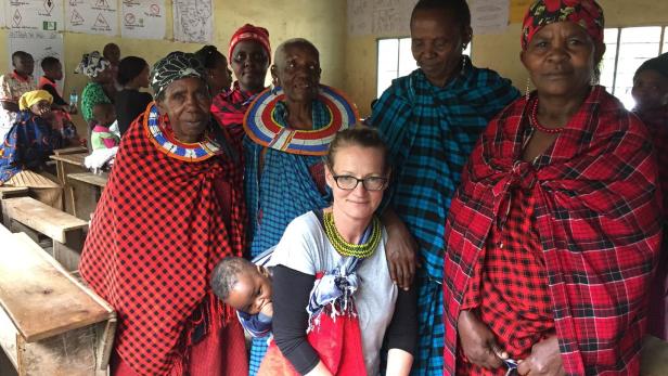Biegler zu Besuch bei den Massai-Frauen