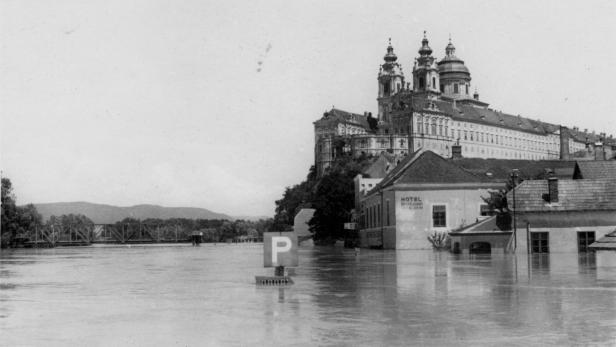 Blick zum Stift Melk, Jahrhunderthochwasser 1954