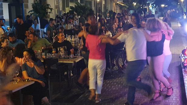 Kreta: Hunderte feiern ohne Abstand und Masken auf der Insel
