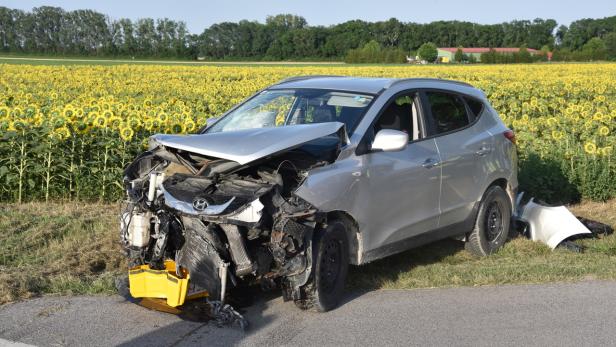 Schwerer Verkehrsunfall im Bezirk Baden fordert zwei Verletzte