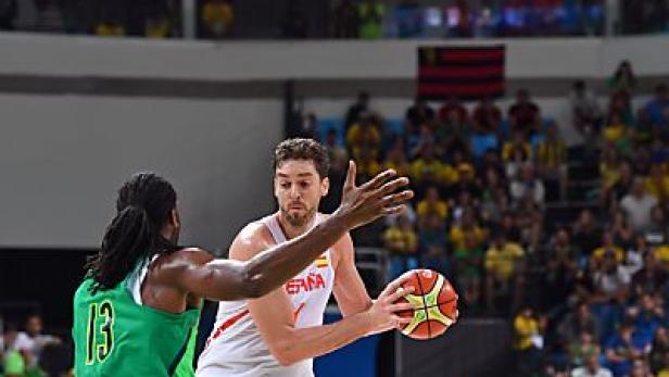 Aufstiegschance trotz knapper Niederlage intakt Basketball-Europameister Spanien verlor auch gegen Brasilien