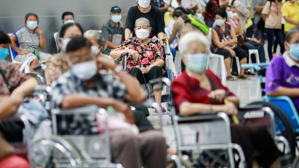 Spitalsbetten und Quarantäne-Einrichtungen in Bangkok knapp