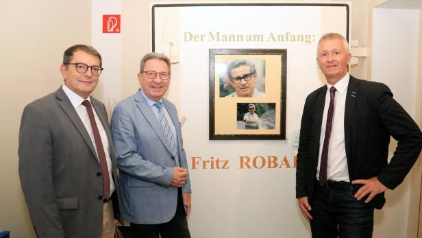 Herlicska, Obmann Zapfl und Sauer bei einem Bild von Fritz Robak