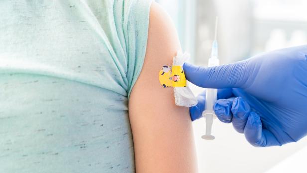 Hohe Impfrate bei Kindern: Experten plädieren für Aufklärung und Impfen an Schulen.