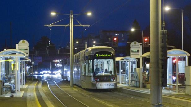 Von der Trauner Kreuzung soll die Straßenbahn18 Minuten bis zum Linzer Hauptbahnhof benötigen, vom Schloss Traun 26 Minuten.