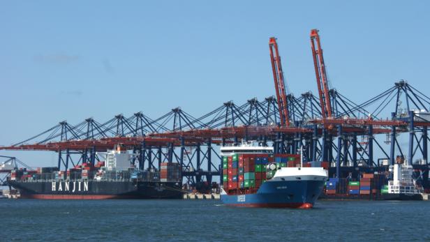 Neben Waren werden gewaltige Geldströme durch die Niederlande geschleust: Hafen Rotterdam