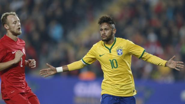 Neymar im gelben Trikot der brasilianischen Nationalmannschaft während eines Fußballspiels.