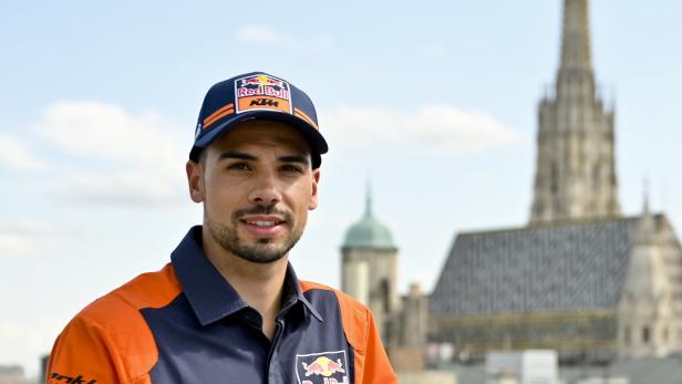 Wien, Wien nur du allein: KTM-Pilot Miguel Oliveira vor dem Stephansdom in seiner neuen Heimat