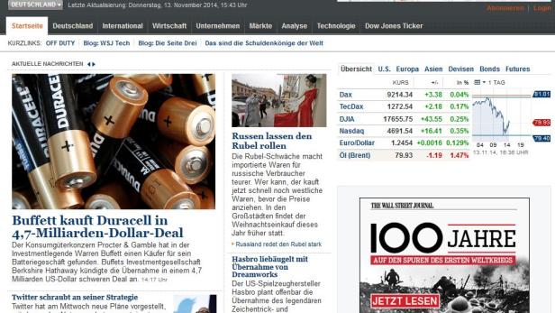 Eine Nahaufnahme von Duracell-Batterien vor dem Hintergrund einer Webseite des Wall Street Journal.