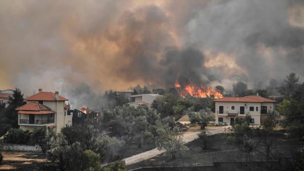 "Gehen Sie nicht aus dem Haus": Athen erstickt in Rauch und Asche