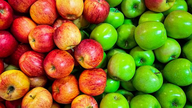 Mann drohte an Apfel zu ersticken: Wiener Polizisten retteten ihn 